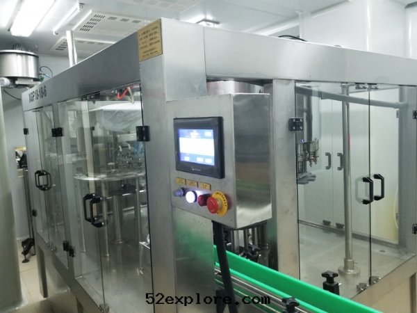 全(quán)封(fēng)閉瓶(píng)裝(zhuāng)水(shuǐ)灌裝(zhuāng)機(jī)